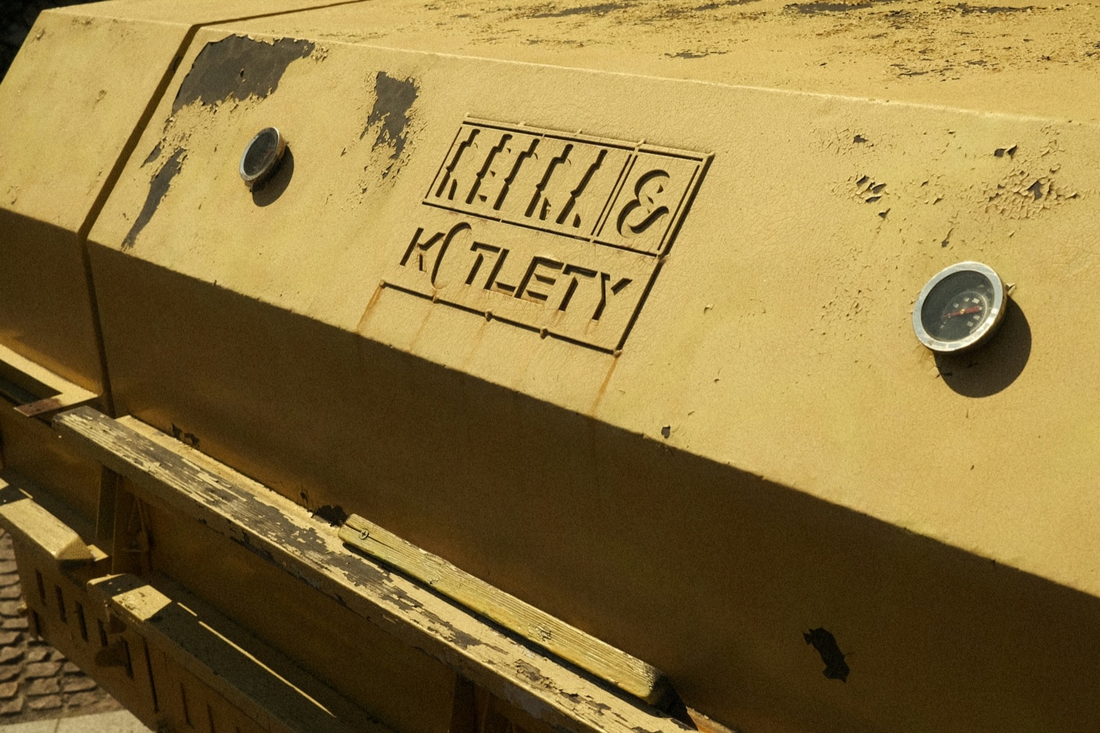 Old weathered BBQ grill with peeling paint, ready for BBQ removal