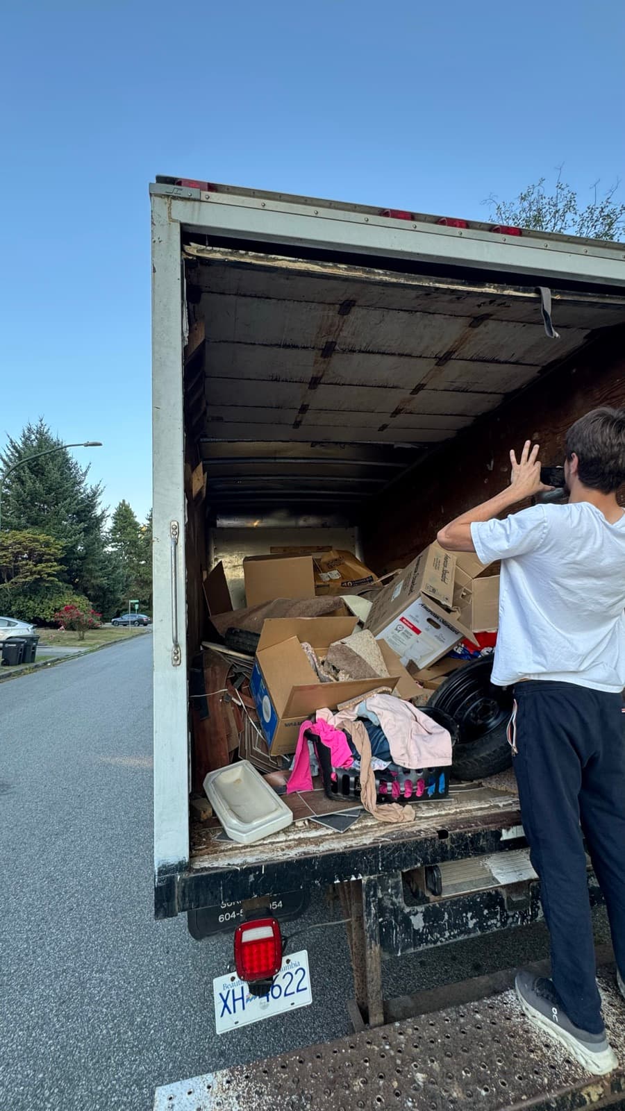 Household junk pickup - Stonegate junk removal truck